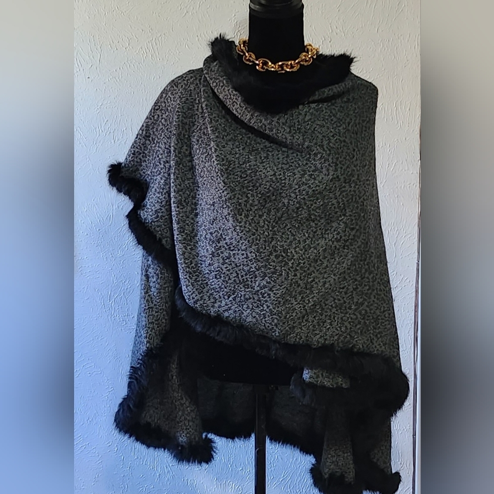 Fur trimmed wrap shawl - Picture 2 of 7